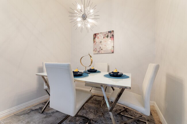 Building Photo - 3033 San Jacinto St