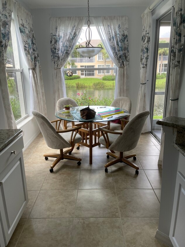 Breakfast Nook - 2644 Somerville Loop