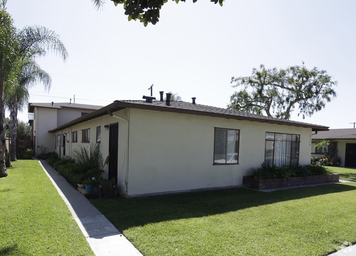 Building Photo - 2114 W Juno Ave