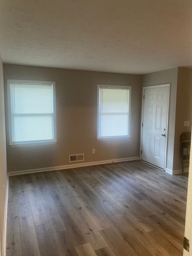 Building Photo - Beautifully Remodeled 2-Bedroom, 2-Bath Ho...