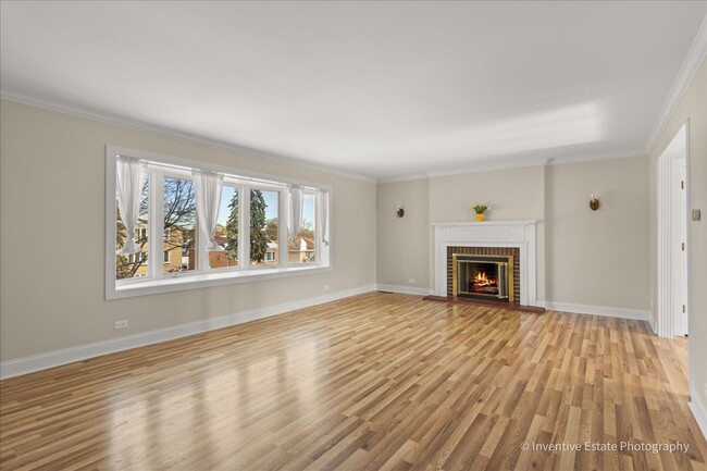 Building Photo - 10323 Canterbury St