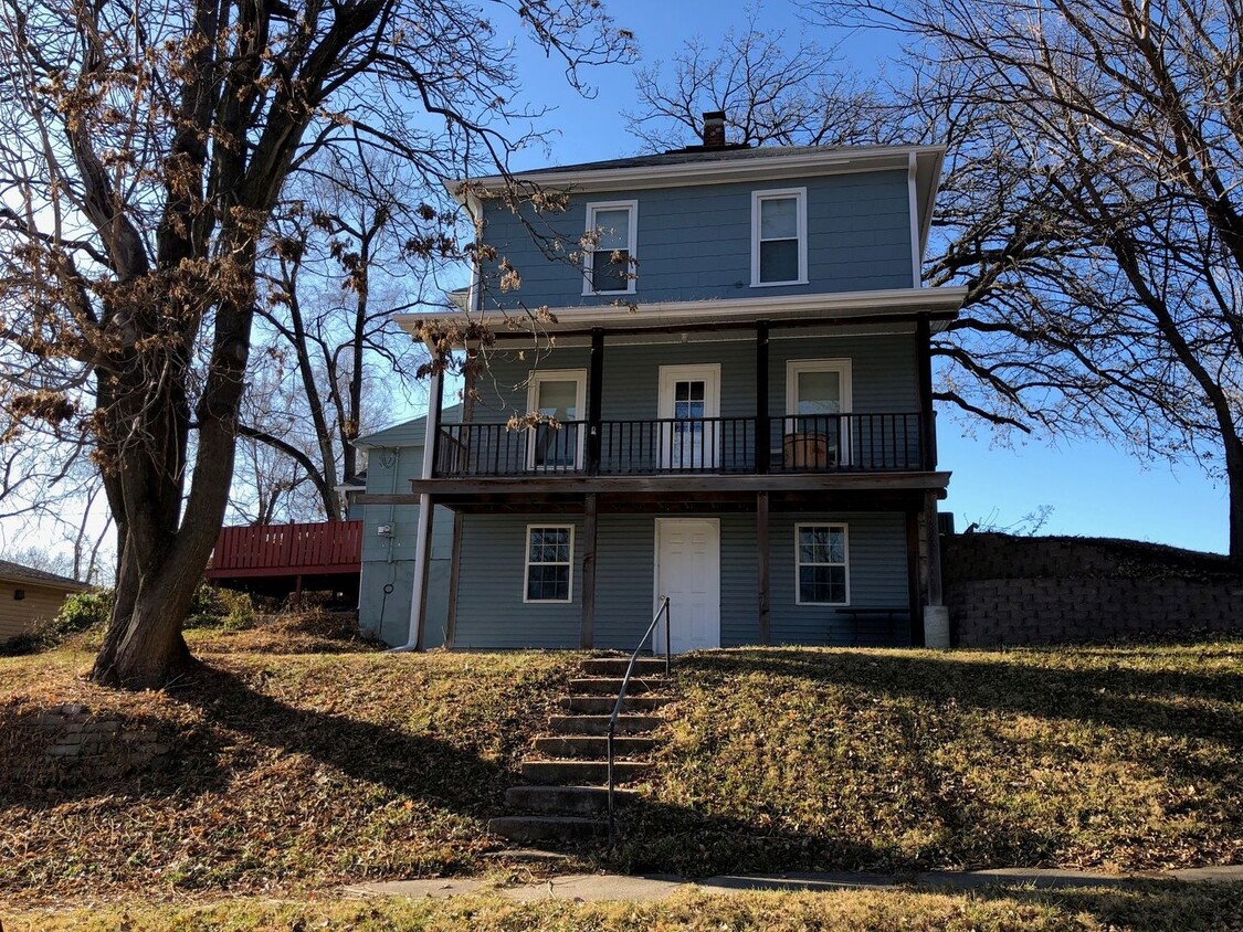 Primary Photo - Large House Plattsmouth- with Garage