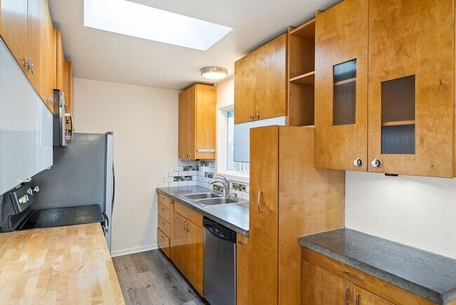 Foto del edificio - 8715 N Washburne Ave