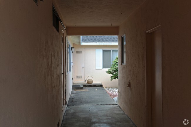 Building Photo - 1623 Merritt Dr