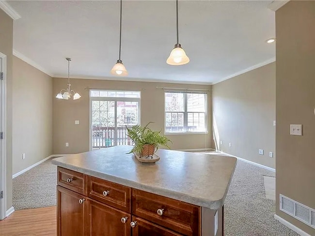 Foto del edificio - 15808 Conser St