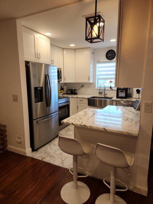 Building Photo - 2790 Ashley Dr E