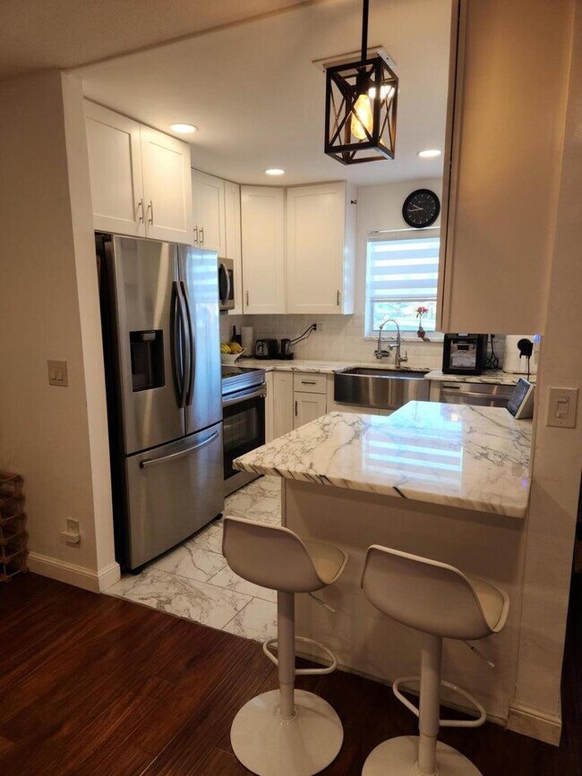 Foto del edificio - 2790 Ashley Dr E