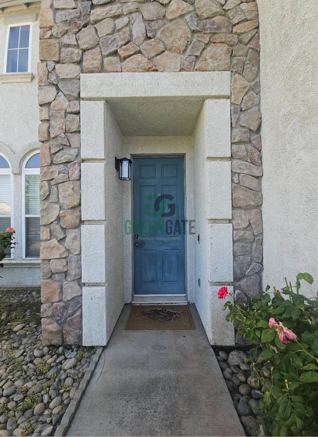 Building Photo - 985 W Alameda St