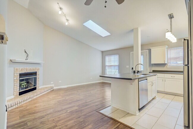 Foto del edificio - 675 Pleasant Pl