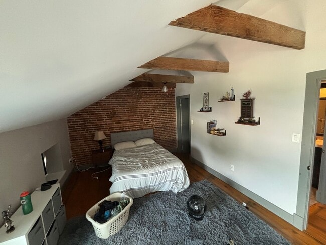 Building Photo - 235 E Market St