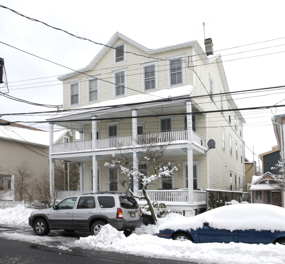 Primary Photo - 46 Embury Ave