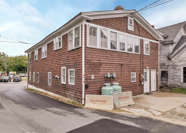 Building Photo - 86 Main St