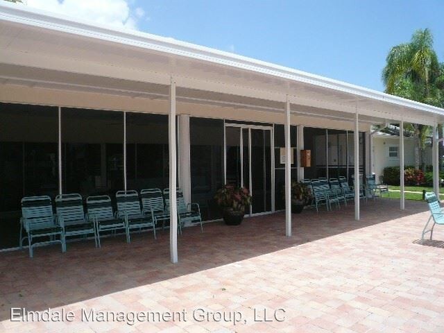 Foto del edificio - 720 Lake Orchid Cir