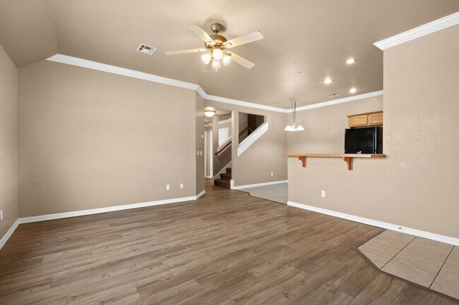 Building Photo - Updated Duplex in a perfect location! 6 Mi...