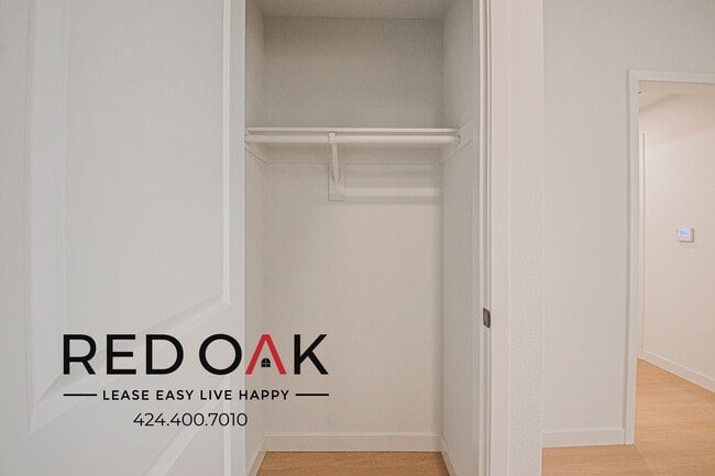 Building Photo - 856 S Gramercy Dr