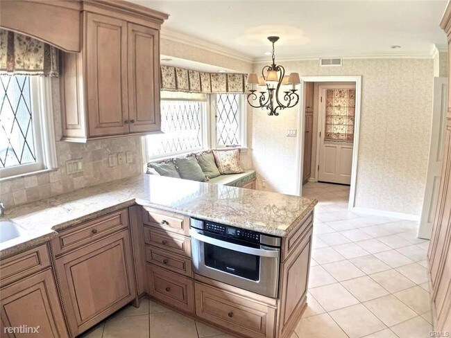 Building Photo - 3 br, 2 bath House - 270 Saint Katherine Dr