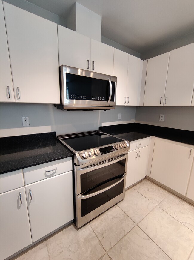 new oven and microwave - 1323 Boren Ave