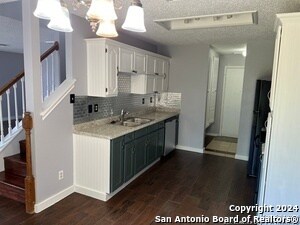 Foto del edificio - 6719 Honeyridge Ln
