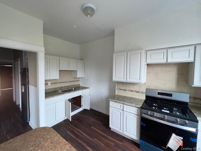 Building Photo - 62-18 60th Dr