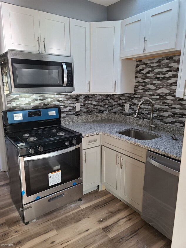 Foto del edificio - 2 br, 1 bath 4plex - 137 Washington Street 2R