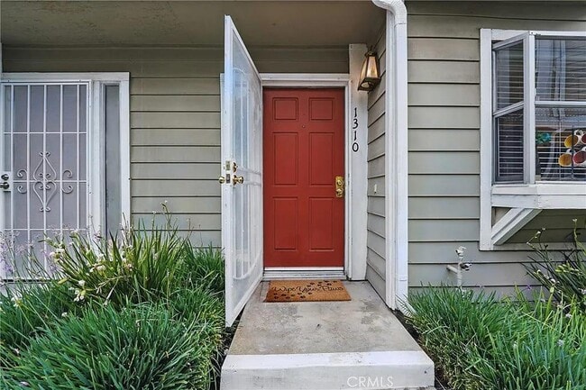 Building Photo - 14861 Mulberry Dr