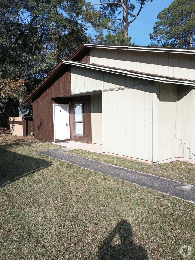 Building Photo - 8325 Country Walk Dr