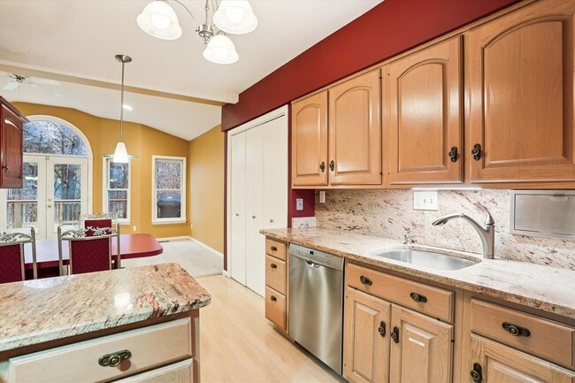 Building Photo - Wooded views in Silver Spring