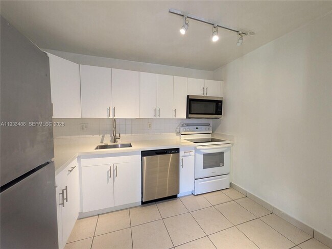 Foto del edificio - 9405 W Flagler St