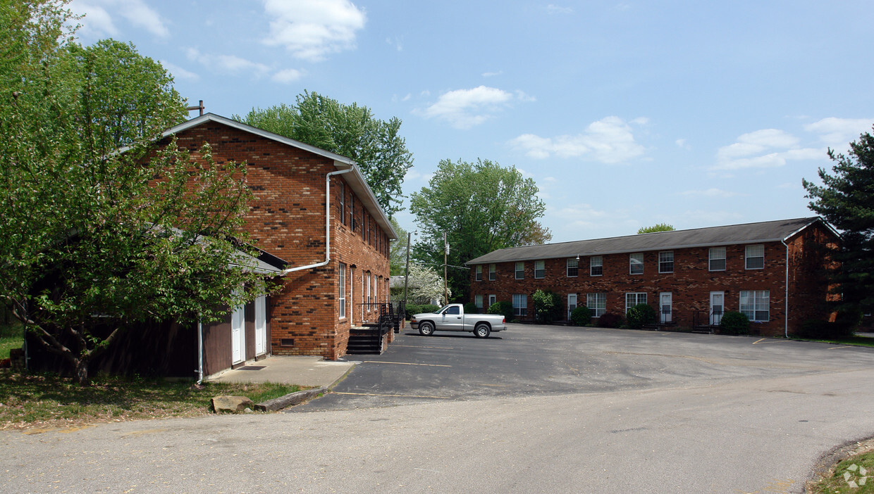 Área de estacionamiento - The Oaks Townhouses