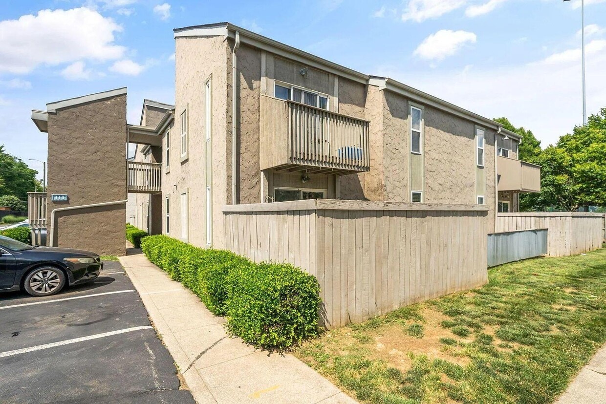 Primary Photo - 910 Quay Ave