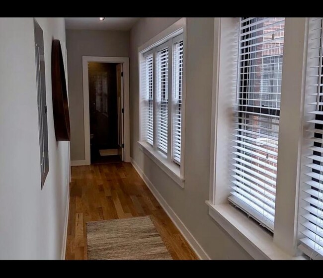 Building Photo - 2 bedroom in Chicago IL 60625