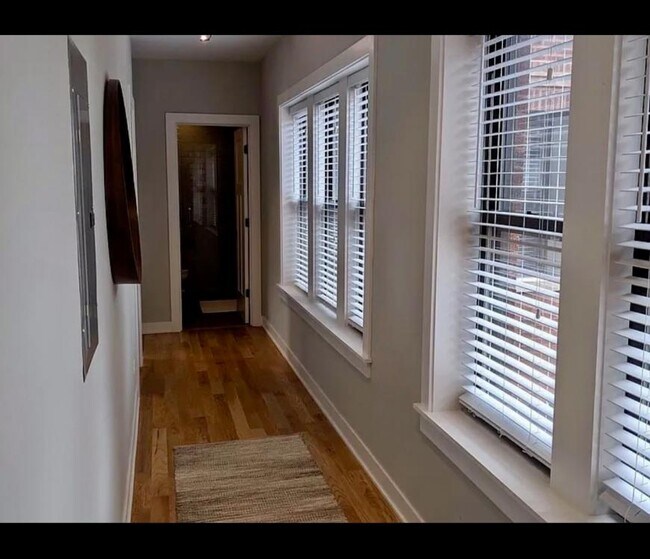 Foto del edificio - 2 bedroom in Chicago IL 60625