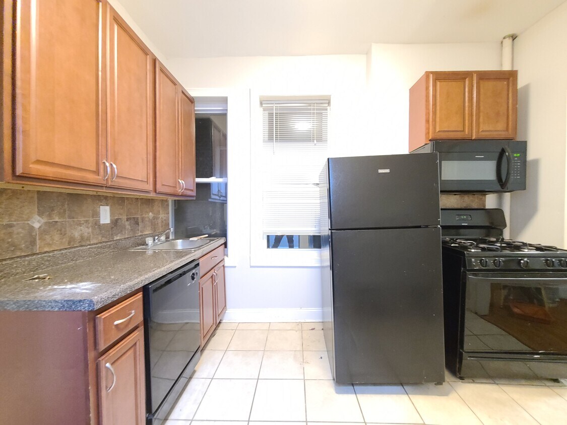 Primary Photo - 5111 Palisade Ave