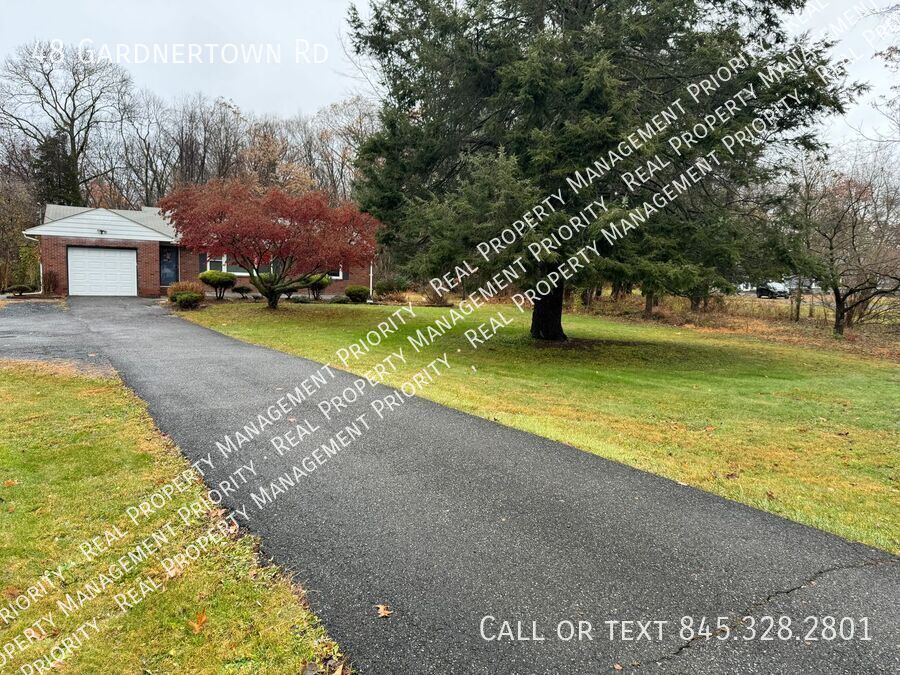 Foto principal - SPACIOUS 2 BR ON 2 ACRES