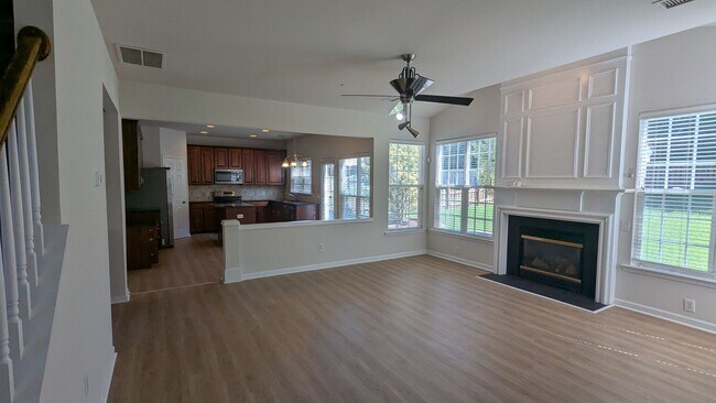 Building Photo - 4 Bedroom + Office in Arbor Hills with Fen...