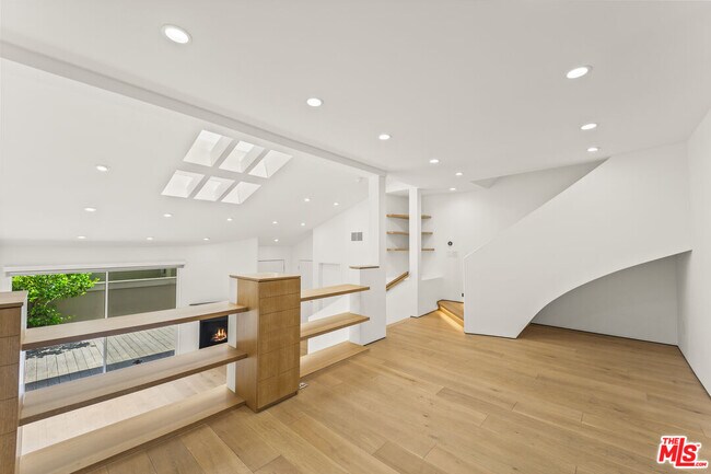 Building Photo - 13336 Maxella Ave
