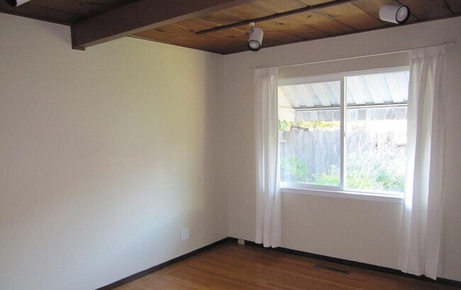 Building Photo - 1005 Miramonte Ave