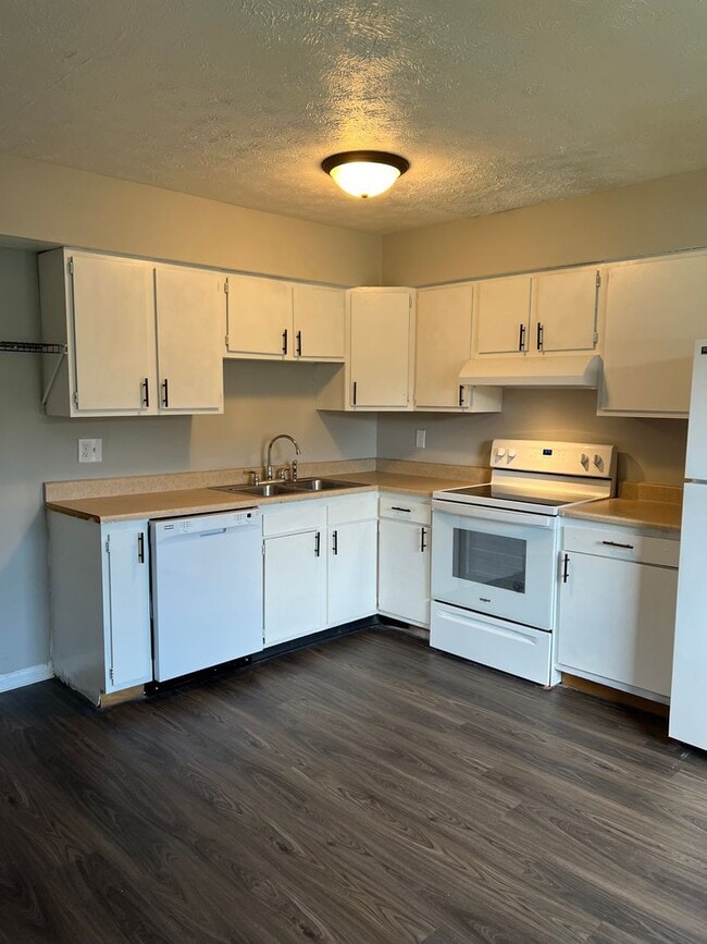 Building Photo - 3309 Roosevelt Blvd
