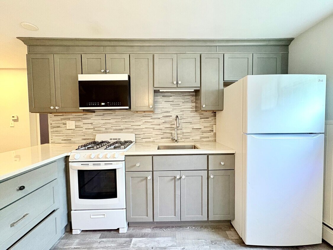 Primary Photo - 2 Bed | 1 Bath | $2,150/mo | Assigned Park...