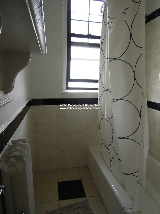 Building Photo - 204 Hemenway St