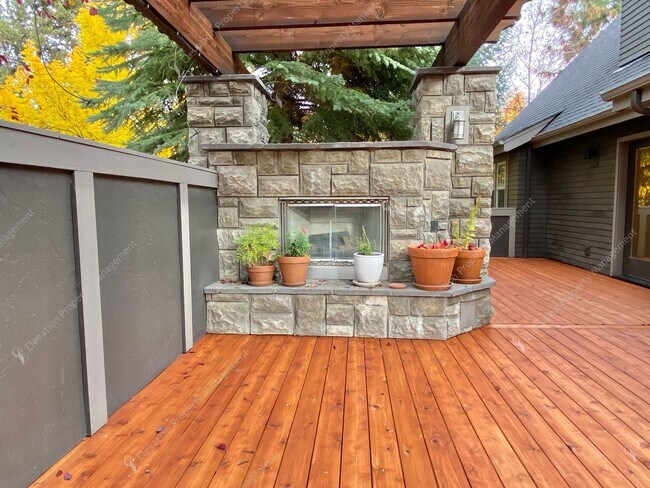 Foto del edificio - Northwest Crossing Gem! Bonus Office and Family Room