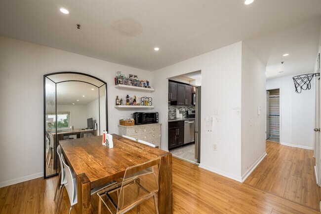 Foto del edificio - 476 Monmouth St