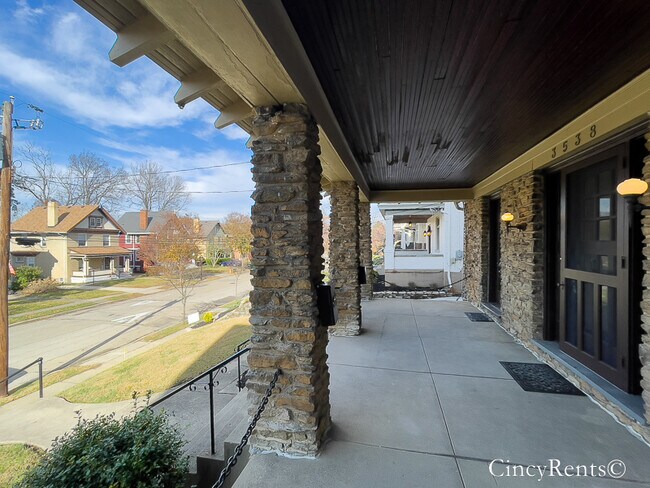 Foto del edificio - 3538 Burch Ave