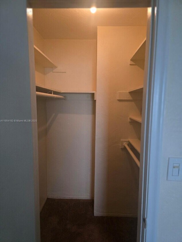 Foto del edificio - 8701 SW 141st St