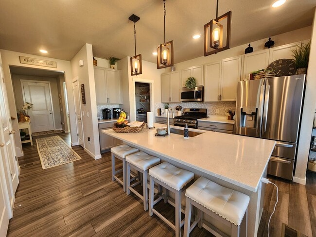 Building Photo - Stunning Brand New 6 Bed 4 Bath Home In As...