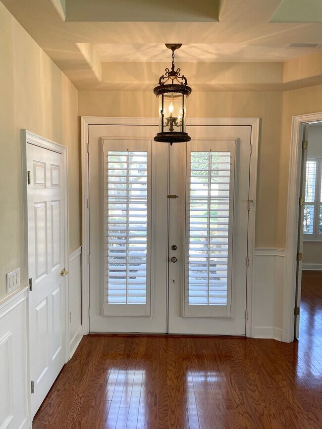 Foto del edificio - Luxury 5-Bedroom Home in Gated Whitney Isles at Belmere! - Fenced Yard!!