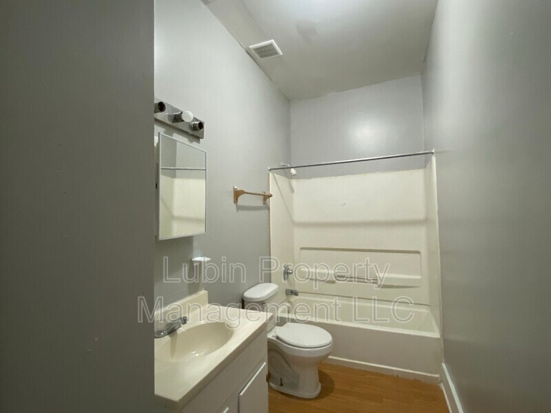 Building Photo - 324 Lema Pl