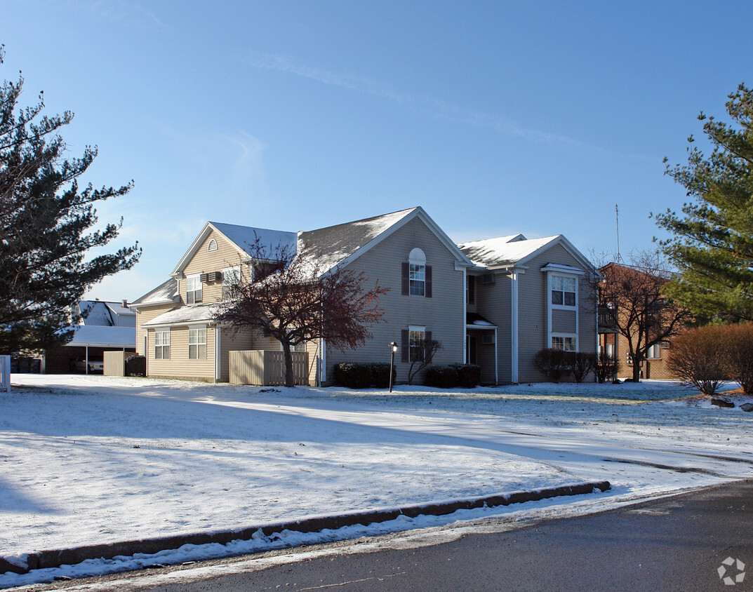 Foto principal - 7465 Huntington Dr