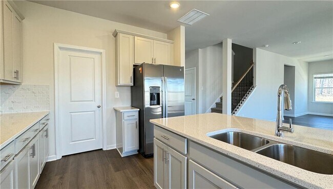 Building Photo - 228 Water Oak Wy