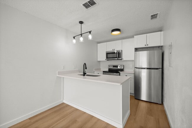 Building Photo - 4555 SW 52nd Cir